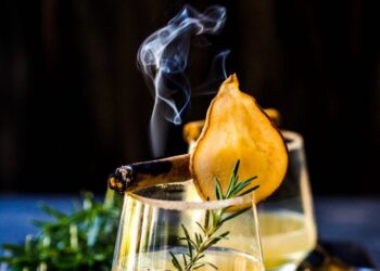 The Dynamic Fusion of International Cuisines and Innovative Cocktails