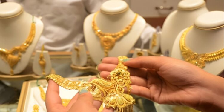 Gold, Silver Futures Extend Record Rally On Rate Cut Hopes, Global Tensions