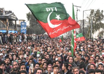 Pakistan tense as Imran Khan's party decides to go ahead with power show in Islamabad