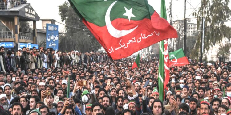 Pakistan tense as Imran Khan's party decides to go ahead with power show in Islamabad