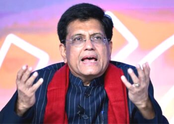 Srinagar: Union Minister Piyush Goyal enjoys 'shikara' ride on Dal Lake
