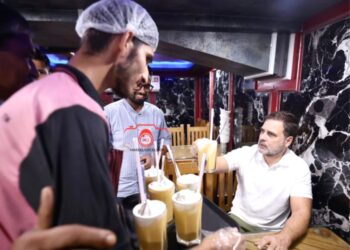 LoP Rahul Gandhi Visits Top Srinagar Eatery For Dinner