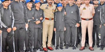 SSP Anantnag flags off Bharat Darshan Tour for students from district Anantnag