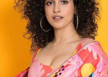 Sanya Malhotra Adorns Traditional Kanjeevaram With A Sculpted Twist