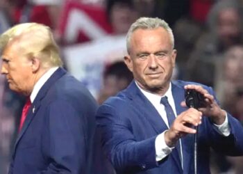 Robert F. Kennedy Jr. suspends presidential bid; backs Trump
