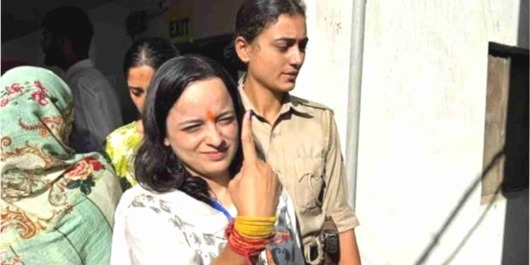 J&K Assembly Polls | BJP Candidate Shagun Parihar Casts Vote, Says Party Will Achieve Resounding Victory