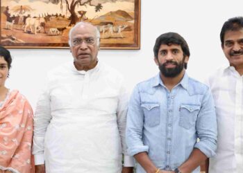 Vinesh Phogat, Bajrang Punia join Congress after meeting party chief Kharge