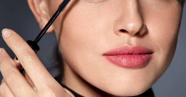 Want Long Eyelashes Naturally? Try These 5 Easy Remedies