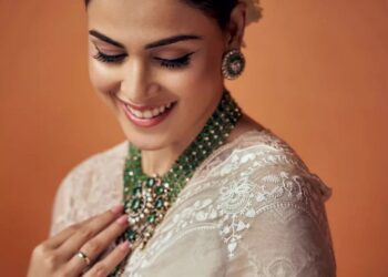 Genelia Deshmukh Shows How A Traditional Kanjeevaram Saree Can Never Go Out Of Style