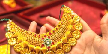 Gold Futures Hit Record Rs 1.22 Lakh/10g On Global Worries, Dovish Fed Cues