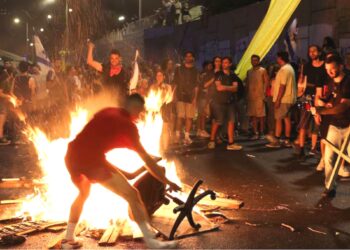 Hundreds Of Thousands Hit The Streets In Israel After Bodies Of Six Hostages Found In Gaza Tunnel