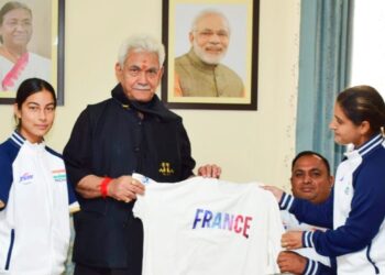 LG Manoj Sinha felicitates paris paralympics medallists Sheetal, Rakesh Kumar