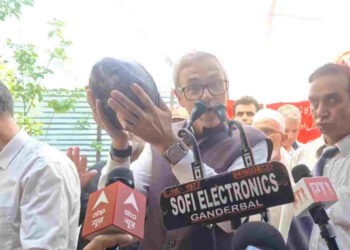 Omar Abdullah removes cap, appeals voters with ‘folded hands’ to elect him from Ganderbal