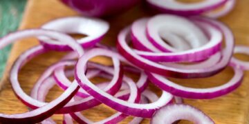 This Is Why You Must Stop Eating Onions And Curd Together
