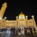 PM @narendramodi visited the Omar Ali Saifuddien Mosque in Brunei.
