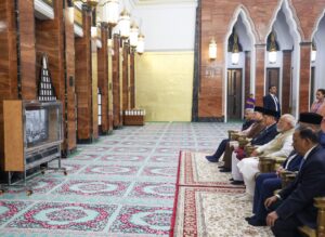 PM  modi visited the Omar Ali Saifuddien Mosque in Brunei.