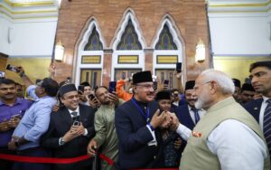PM  modi visited the Omar Ali Saifuddien Mosque in Brunei.