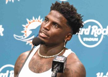 Tyreek Hill is detained by police before Dolphins game. Officer is subsequently placed on leave