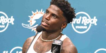 Tyreek Hill is detained by police before Dolphins game. Officer is subsequently placed on leave