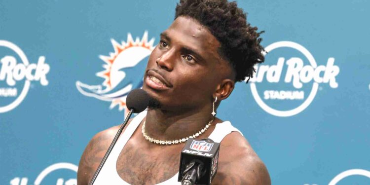 Tyreek Hill is detained by police before Dolphins game. Officer is subsequently placed on leave