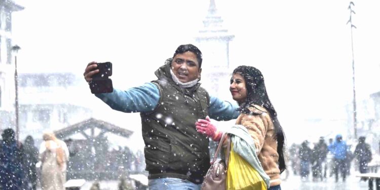 Cold Wave Intensifies In Gulmarg, Pahalgam; Relief From Harsh Winter In Rest Of Valley