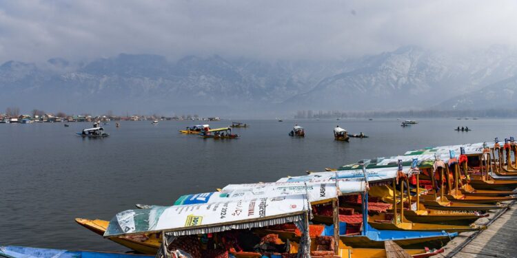 No Snow, No Relief: Dry Spell to Persist Till Month-End; Heat May Challenge Temperature Records