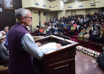 Govt to assess, address issues of Border, LOC fencing landowners: CM