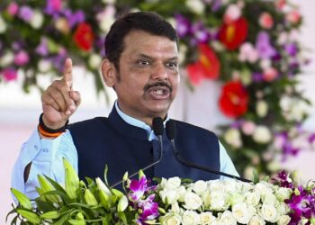 Threat Message To Devendra Fadnavis From Pakistani Number