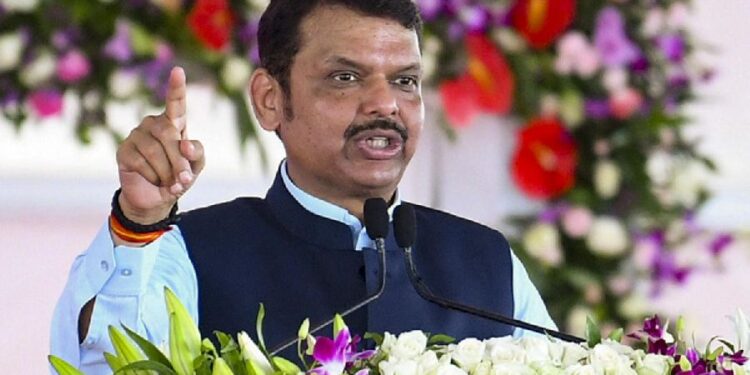 Threat Message To Devendra Fadnavis From Pakistani Number