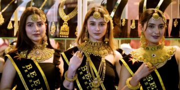 Silver climbs Rs 4,000 to Rs 2.68 lakh/kg; gold rises to Rs 1.61 lakh/10g
