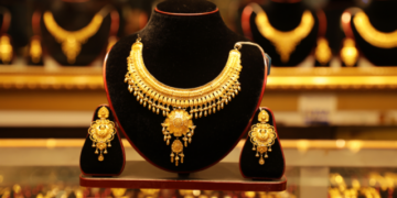 Silver Futures Hit Record Rs 3.59 Lakh/Kg; Gold Scales New Peak Rs 1.59 Lakh/10g
