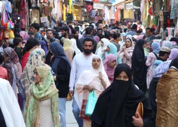 Markets abuzz as Eid shopping frenzy grips Kashmir