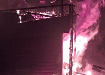 Shopian Pre-Dawn Blaze: Swift response curbs devastating fire in Three complexe