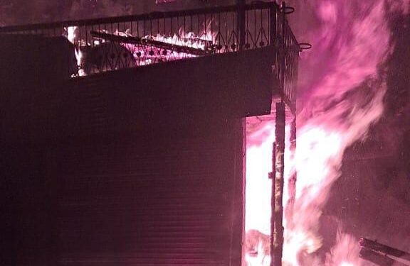 Shopian Pre-Dawn Blaze: Swift response curbs devastating fire in Three complexe