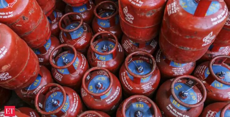 Government Reveals Growth In LPG Refills Under PM Ujjwala Yojana; Defying Opposition Claims