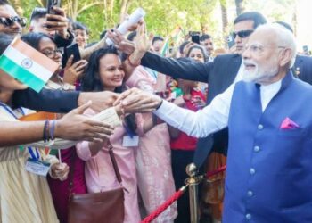 PM receives  traditional Bihari welcome in Mauritius
