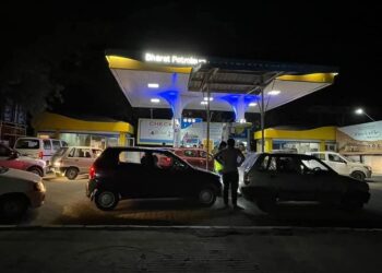 Please Don't create panic, enough stock of petrol is available. Div Com Kashmir
