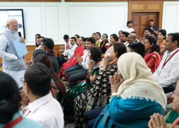 Prime Minister Shri Narendra Modi interacts with MUDRA Yojana beneficiaries
