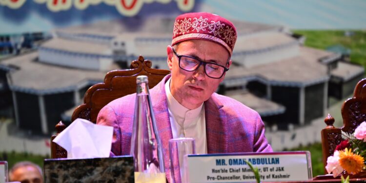 CM Omar Holds Pre-Budget Consultation With Kashmir Stakeholders To Shape People-Centric Budget