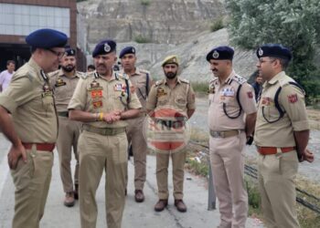 J&K DGP reviews yatra security at Nayvug tunnel in Qazigund