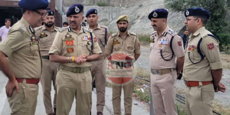 J&K DGP reviews yatra security at Nayvug tunnel in Qazigund