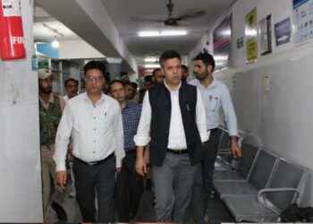 DC Budgam conducts surprise inspection of Distt Hospital