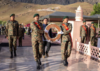 Khandu Pays Tributes To Kargil War Heroes At Drass Memorial