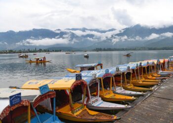 MeT predicts moderate showers in Kashmir, heavy rains in Jammu till Aug 15