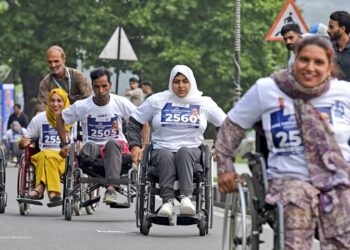 Hundreds Participate In ‘Pedal Through Paradise’ Cyclothon In J&K’s Srinagar