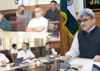 CS reviews water transport, lake conservation measures for Srinagar