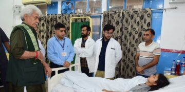 LG Visits GMC Jammu; Enquires About Health Of Citizens Injured In Chashoti Flash Floods
