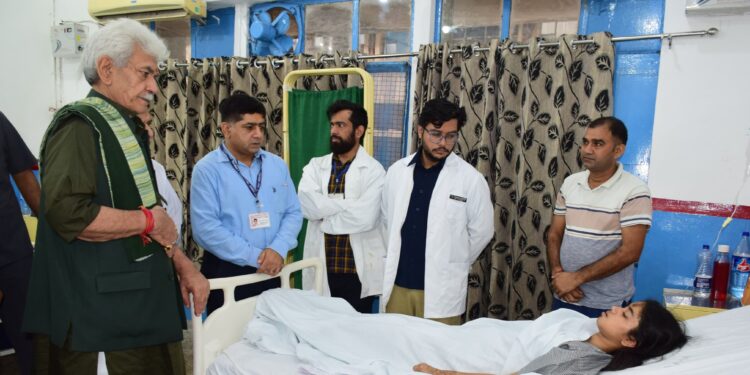 LG Visits GMC Jammu; Enquires About Health Of Citizens Injured In Chashoti Flash Floods