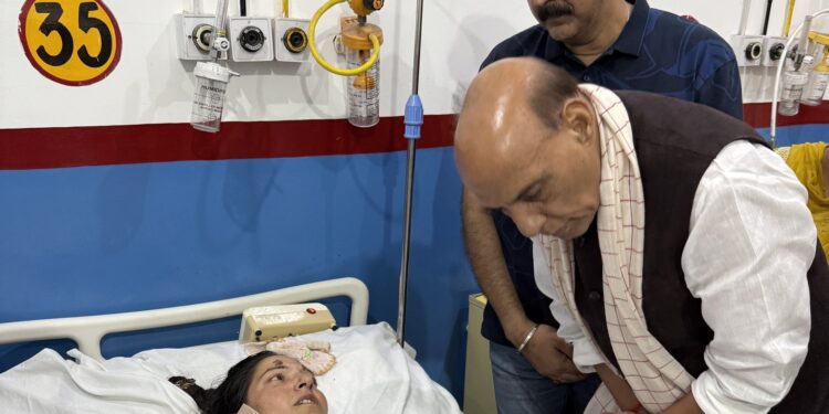 Rajnath Singh meets cloudburst survivors at GMC Jammu
