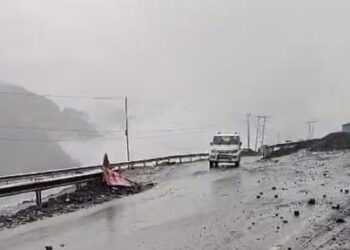 Landslide Blocks Kishtwar–Thathri Road, Traffic Comes to Halt